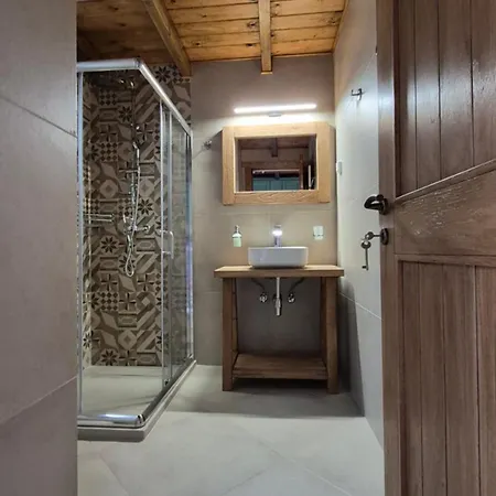 Stone Loft Apartman Karpeníszi